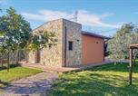 Location vacances Gualdo Cattaneo - Awesome Home In Frazione Marcellano With Wifi-3