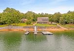 Location vacances Jasper - Arches - Artisan Home On The Main Body Of The Lake, 2 Covered Boat Slips-4