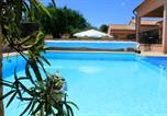 Location vacances Saint-Quentin-la-Poterie - Gîte Obofix-1