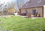 Location vacances Aire-sur-la-Lys - 3 Bedroom Cozy Home In Roquetoire-1