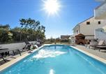 Location vacances Okrug - House Dd with heated pool-1