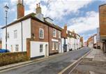 Location vacances Chichester - Charming three-bedroom central townhouse-4