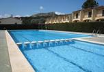 Location vacances Torroella de Montgrí - Casa moderna con piscina comunitaria, cerca de L'Estartit y actividades en la playa - Es-323-51-1