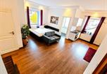 Location vacances Oerlenbach - Aparthotel - Stadtvilla Premium-3