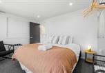 Location vacances  Best Western Caboose - Gather Taupo - Lakefront House - Spa Pool-2