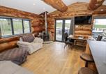 Location vacances Upper Sapey - Douglas Cabin at Salford Court Farm Fishing Cabins-2