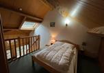 Location vacances  Cantal - Duplex au Lioran avec balcon, proche pistes et commerces - Fr-1-787-25-2