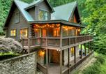 Location vacances Blue Ridge - Blueberry Hill - Relax in the Hot Tub or Roast Marshmallows by the Firepit-3