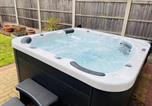 Location vacances Melbourne - Cozy Derby 4 Bed sleeps 7 Hot Tub & Games Room-1