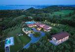 Location vacances Soiano del Lago - Garda Hill Boutique Apartments with Panoramic Pools e Agriturismo-3