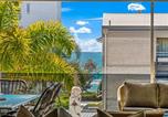 Location vacances Alexandra Headland - Alex Beach House, 100 steps to the sand, with ocean views-1