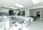 Location vacances Reading - Stylish Housesmart Featuresjacuzzilarge Garden - Pass the Keys-2