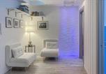 Location vacances  Province de Tarente - Cozy Apartment In Taranto With Wifi-1