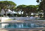 Location vacances Olhos de Água - Charming House in Albufeira with Shared Pool-1