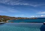 Location vacances  Palm Island ou Ile Prune - New modern ocean view villa, 3 mins walk to Beach-1