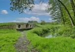 Location vacances  Mayenne - Gîte insolite - Pour 5 en pleine nature-2