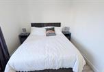 Location vacances  Gare de Slough - Stylish 2bdr House w Parking Near Heathrow-3