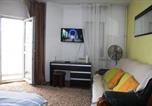 Location vacances  Musee du Village Bucarest - Decebal premium apartment-4