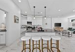 Location vacances Spring - Chic Modern Home Office Galleria & Nrg-2