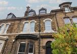 Location vacances  Gare de Knaresborough - Flat 2 23 Hyde Park Road-1
