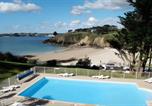 Location vacances Locmaria-Plouzané - Maison dans résidence mer - piscine-1