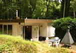 Location vacances Maaseik - Peacefully situated chalet surrounded by woods-1