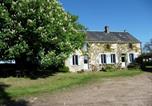 Hôtel Centre - Chambres confortables et jardin ombragé dans une ferme du Xixème siècle près de Châteauroux - Fr-1-591-699-3
