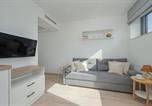 Location vacances Gare centrale de Wroclaw - Air-conditioned Modern Studio with Parking in the Centre of Wroclaw by Noclegi Renters-1