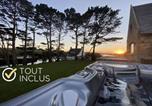 Location vacances Brélès - Ker Lan - Maison de caractere avec Spa et vue mer-1