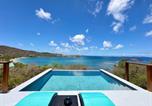 Location vacances  Palm Island ou Ile Prune - New| modern ocean view villa| 3 mins walk to Beach-1