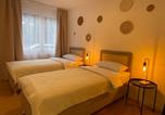 Location vacances Bad Wildbad - Krelax Schwarzwald - 6 Gäste - großer Parkplatz, Terrasse, Smarttv, Therme und Natur-1