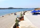 Location vacances Parc National Krka - Family-friendly apartments with swimming pools Lozovac, Krka - 18961-3