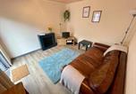 Location vacances Clay Cross - Lovely 3bd Home in the Heart of Morton-3