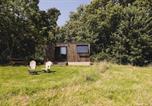 Location vacances  Aisne - Richecourt - Parcel Tiny House - Tiny House 1 vue prairie en Picardie Mae-2213-1