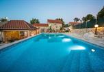 Location vacances Podbablje - Holiday house Buljanovi Dvori with private pool-1