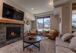 Location vacances  Lac Minnewanka - Modern Mountain Oasis Top floor 2 level 2bd-1