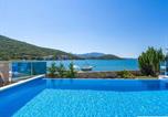 Location vacances Janjina - Beachfront Apartment house Hon with pool-1