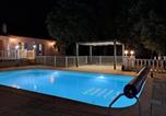Location vacances Aups - Esquiròu Varois - Maison avec piscine-1