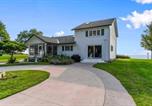 Location vacances London - Bayfield Lakefront Retreat • Hot Tub • Sunset View-2