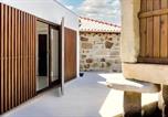 Location vacances Viana do Castelo - Charming house in Riba de Mouro with terrace and parking-2