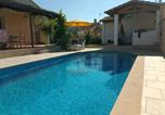 Location vacances Vauvert - Belle Villa piscine 4 personnes-1