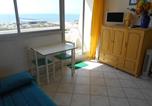 Location vacances  Gard - Studio climatisé avec piscine et parking - Port Camargue - Fr-1-250-239-2