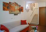 Location vacances Urbino - 3 Bedroom Awesome Apartment In Peglio-2