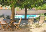 Location vacances Caumont-sur-Durance - Stunning Apartment In Caumont-Sur-Durance-3