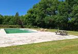 Location vacances Centre - Villa spacieuse avec piscine privée à Brinon-sur-Sauldre-1