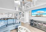 Location vacances  États-Unis - St John - Downtown Waterfront Penthouse Pool Parking Dock-2