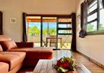 Location vacances Haapiti - Fare Te Ava - Comfy cabin w Private Beach Access-2