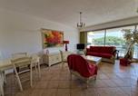 Location vacances Cavalaire-sur-Mer - T3 au centre de Cavalaire avec parking, clim, wifi, proche plage - Fr-1-100-272-2