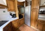 Location vacances Eaux-Bonnes - Chaleureux Appartement à Eaux-Bonnes, 2 Chambres, Résidence Tranquille, Idéal Été/Hiver - Fr-1-400-129-4