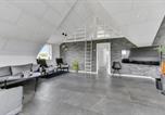 Location vacances Nørre Lyngvig - 8 Bedroom Amazing Home In Ringkøbing-4